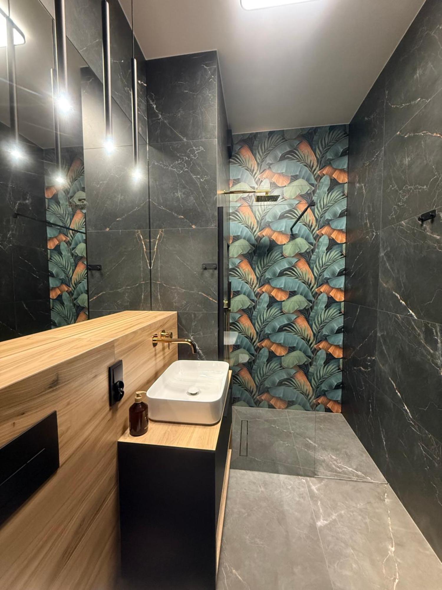 Deluxe Industrial Free Parking, Swimming Pool, Sauna & Gym * Krakow