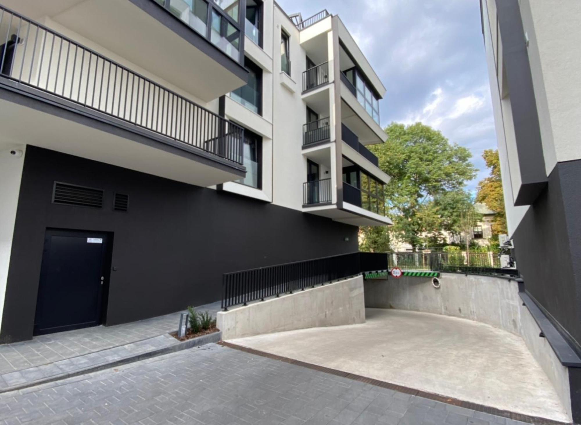 Deluxe Industrial Free Parking, Swimming Pool, Sauna & Gym * Krakow