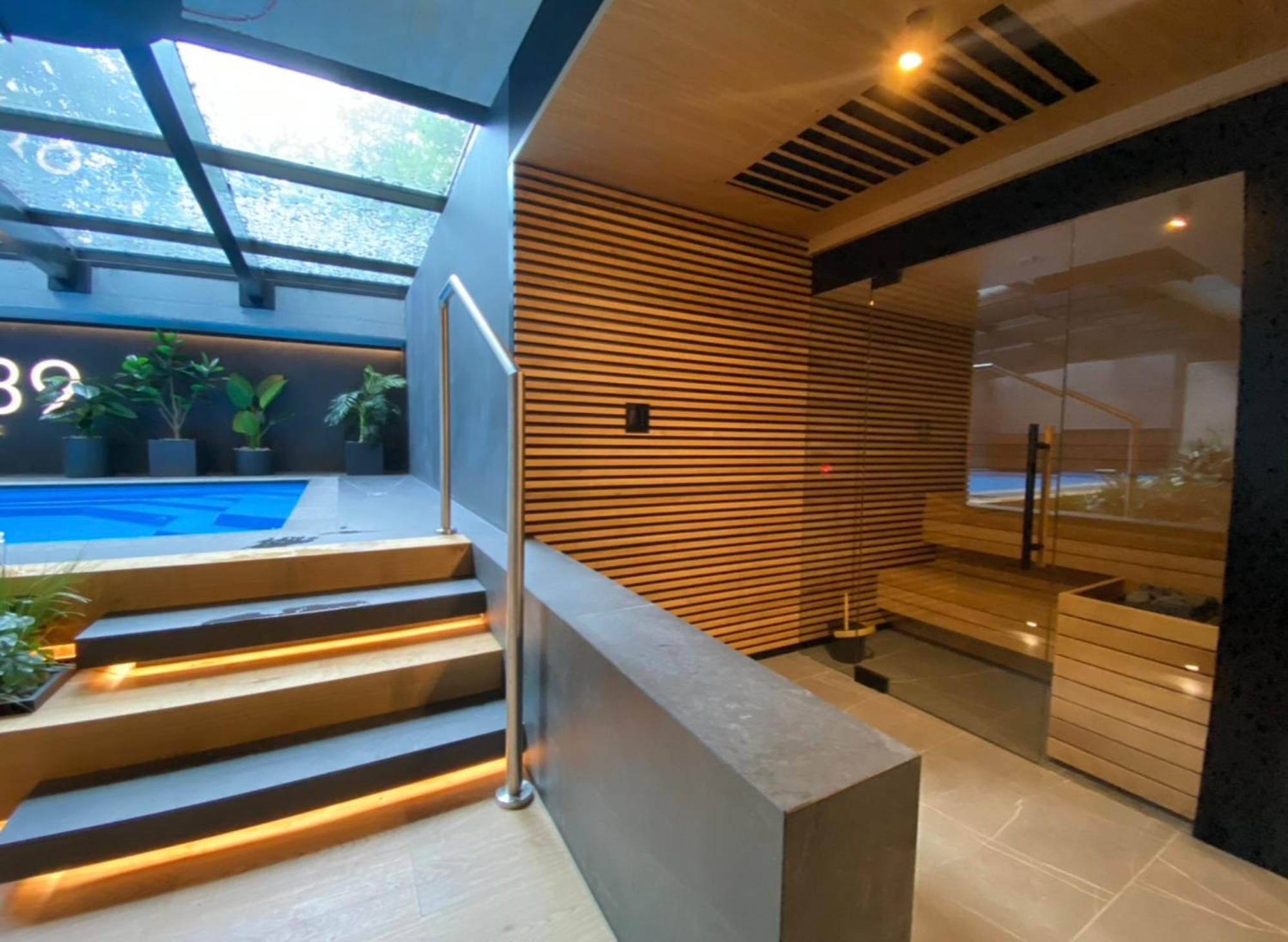 Deluxe Industrial Free Parking, Swimming Pool, Sauna & Gym Krakow